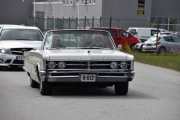 Jeg sier bare - ikke sant? Se på disse bilene som kommer da! Dette er en Chrysler 300 fra 1966
