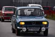 Nå kommer junior i sin franske bil, det er en Renault 12TN fra 1974, men jeg vet at det er noe som er gjemt under panseret :-)