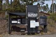 Men nå må vi tilbake igjen, her kan vi forresten se at det skrives Glomdalsmuseet