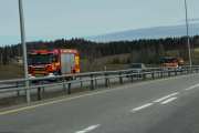 To brannbiler passerer oss, nummer 94 og 97 og de er ikke under utrykning denne gangen