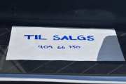 Den er sikkert solgt nå, men jeg fikk prisen den skulle selges for, og nå må du holde deg fast. Mellom 180 000 til 200 000 skulle den selges for, har du hørt på maken...