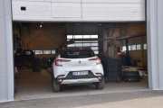 Men nå rygger sjefen ut med sin Renault Captur (e-tech Plug-in Hybrid) som vi kan låne litt, mens de tar service på vår egen bil