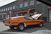 Det er en veteran ja, 1971 modell for å være helt nøyaktig. Dette er ingen smågutt, 243 HK hvis det ikke er gjort mer med den