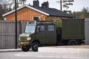 Mens vi spiser så observerer jeg at Mercedes Benz Vario 814D kjører forbi igjen, jeg har funnet ut at den veier 7,5 tonn, den er engelsk og årstallet kan være fra 1992 og framover