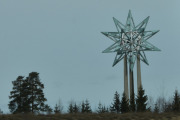 Snart passert Gardermoen, og her ser vi Keplerstjernen, eller Fredsstjernen som ble satt opp i 1999 og er 45 meter høy