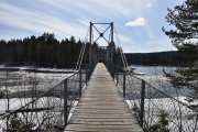 Brua ble satt opp i 1959 og Prestøya som er 50 dekar stor eies av Norsk Skogmuseum, på den andre siden av øya renner Prestfossen