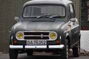 Men nå snakker vi, her står en Renault 4 fra 1972. Her er det paraplygir som jeg skrev om litt tidligere