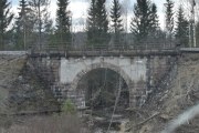 Og her ser vi Sorma steinhvelvbru, den er bygget i ca.1910 og er på Solørbanen og krysser elva Sorma