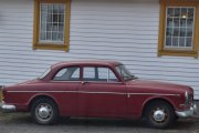 Her står det en Volvo Amazon 121, og da må jeg sitere: Jeg påstår at Volvo 121 Amazon er et av verdens vakreste bil-design, både inspirert av tidlige femtitalls amerikanere og italienske sportsbiler
