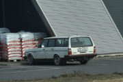 Jo da, vi er på Flisa og dette er en Volvo 240 GLE fra 1990 og en veteran