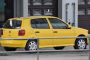 Jeg har tittet på denne bilen før, det er en Volkswagen Polo som ble produsert mellom 1975 til 1981