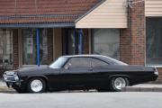 I rundkjøringen på Flisa kan du registrere mange veteranbiler, her er en av dem. Kan det være en Chevrolet Impala?