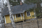 Ved Østre Gjesåsveg 275 står det et gammelt hus, men jeg tror ikke det har et husnummer