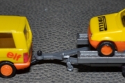 PIRELLI. Renault Espace med henger og en Renault 5