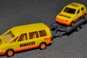 PIRELLI. Renault Espace med henger og en Renault 5