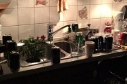 Kjøkkenbenken etter en lang natt
