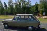 I mangel av Elg svinger vi inn til høyre til Hjorteparken i Blaker. Der for vi bilde av en Renault og to Hjorter