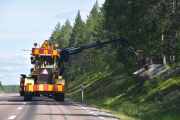 Men vi må videre og det er en utfordring og komme forbi disse gressklipper bilene