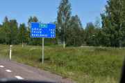 Nå er det ikke langt igjen, bare 33 kilometer som betyr 1 times kjøring for oss
