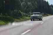 Men nå kommer det en veteranbil, den må vi få med oss. Det er en Pontiac Starchief fra 1956 med en motor på 227 hk