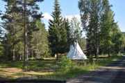 Senere skal vi ta en titt inne i et av disse teltene, eller tipi heter de kanskje