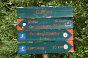 Ny stopp, vi er ved Gulltjern men på kartet står det Gulltjenn. Hva er det som er riktig?