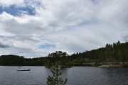 Det er fint her, tenk at det er en sånn perle langt inne i skogen