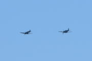 Morten 13 april 2019 - To små fly over Høyenhall, kan det være LN-BMU Cavalier F-51D Mustang II til høyre og kanskje LN-BSP Vickers Supermarine Spitfire Mk. XVI til venstre