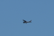 Morten 17 april 2019 - Småfly over Høyenhall som flyr pent og rolig. Det er LN-NRF Cessna 172 Skyhawk fra 2006 som Nedre Romerike flyklubb eier