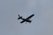 Morten 18 august 2019 - LN-RAL over Høyenhall, men denne fikk vi. Det er en Reims-Cessna F172H Skyhawk fra 1970