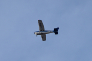 Morten 2 mars 2019 - LN-NPK over Høyenhall. I ettertid så ser jeg jo at dette er Anne og Lars med sin Cessna 172B Skyhawk fra 1961
