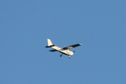 Morten 23 juli 2019 - Småfly over Høyenhall. I ettertid LN-NRF Cessna 172 Skyhawk fra 2006