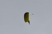 Morten 23 juni 2019 - Oppdal flyplass, med gul fallskjerm