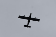 Morten 23 juni 2019 - Småfly ved Oppdal flyplass og et fly oppe i luften. Jeg tror det er I-CAKE som er en Pilatus PC-6 Porter fra 2004