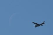 Morten 28 juli 2019 - Et småfly LN-AGW og månen, jeg fulgte Gardermoen Flyklubb mens dem fløy mot månen