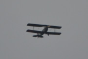 Morten lørdag 18 august 2018 - Dobbeltdekker over Alnabru, tatt fra bilen. Jeg tror det er LN-KAY som er en DeHavilland DH 82A Tiger Moth II fra 1941 som Lars Erik eier