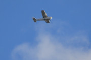 Morten søndag 23 september 2018 - LN-NKF over Høyenhall, det er en Cessna 172R Skyhawk fra 2008 som Notodden og Kongsberg Flyklubb eier