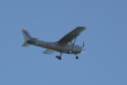 Morten 26 juni 2018 - LN-HOG over Høyenhall, kan det være et postfly? I ettertid så kan jeg si at det er en Cessna 172N Skyhawk fra 1979 som Avirent eier