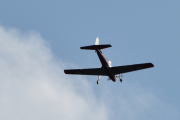 Morten 14 august 2019 - LN-DHC over Høyenhall, og jeg har lært meg en ting angående hastigheten på fly. 1 kts (knots) = 1,852 km/t. Altså er 120 kts ca. 222 km/t