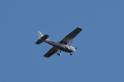Morten 14 august 2019 - LN-NRO over Høyenhall, den har 4 seter og en motor, Lycoming O-360-L2A 180 Hk