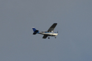 Morten 14 august 2019 - LN-NPK over Høyenhall, blir siste flyet i dag. Det er en vi kjenner godt, en Cessna 172B Skyhawk fra 1961