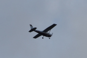 Morten 18 august 2019 - LN-RAL over Høyenhall, men denne fikk vi. Det er en Reims-Cessna F172H Skyhawk fra 1970