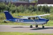 Morten 24 august 2019 - LN-NPK på Kjeller flyplass, nå skal Anne og Lars lette med sin Cessna 172B Skyhawk fra 1961. Jeg kan ikke se Anne der i dag, men Lars er sikkert der