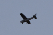 Morten 7 desember 2019 - LN-NRF tar en rundtur over Høyenhall, det er et Cessna 172S Skyhawk SP fra Nedre Romerike Flyklubb igjen