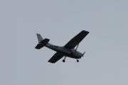 Morten 20 juli 2019 - LN-NRF over Høyenhall.  I ettertid så ser jeg at det er en Cessna 172 Skyhawk fra 2006 som Nedre Romerike Flyklubb eier