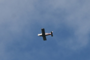 Morten 6 juli 2019 - LN-KTR over Våler i Solør. I ettertid så ser jeg at dette er en Piper PA-28R-200 Cherokee Arrow II fra 1974 som flyr over her på bursdagen min