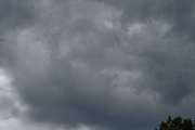 Morten 25 mai 2019 - To småfly over Høyenhall i uvær, at jeg sitter på verandaen og tar bilder, er i seg selv utrolig