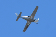Morten 21 september 2019 - LN-ITA leker seg over Ekeberg, det er Arild som kommer med sin Cirrus SR20 fra 2011
