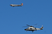 Morten 21 september 2019- LN-WND og LN-ORA over Ekeberg, hvem kan skryte av å ha bilde av Norges eneste Dakota og Norges første nye helikopter i samme bilde?