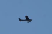Morten 22 september 2019 - LN-NRO over Høyenhall. Deilig å sitte på verandaen søndags morgen etter en Ekeberg helg. Det er Nedre Romerike flyklubb som eier dette flyet som er en  Cessna 172S Skyhawk fra 2009
